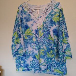 Lovely Lady's Size 1x Alfred Dunner Floral Top.